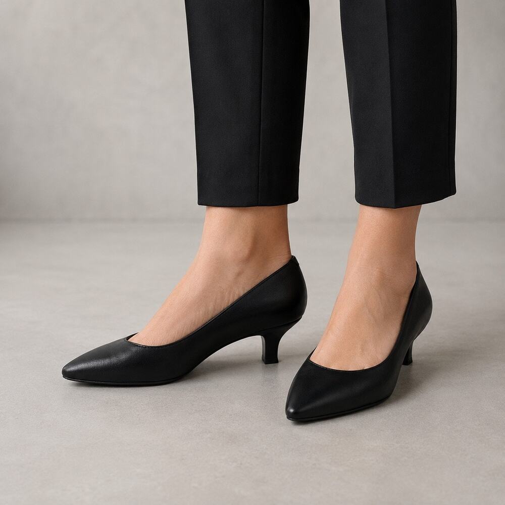 Clarks Kepley Vine Black Leather Pointed Toe Pumps Women’s 7 Wide